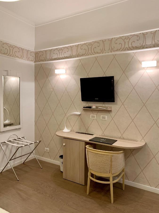 La Pace Hotel